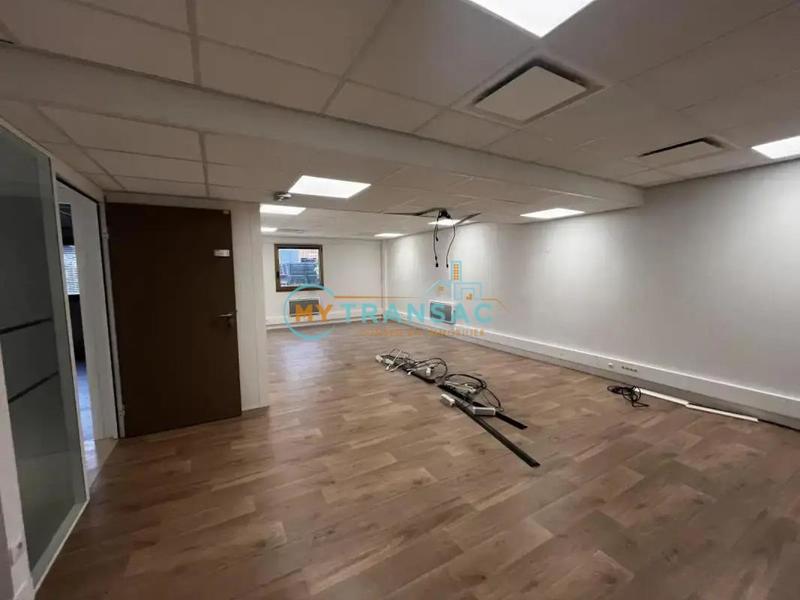 Local d'activité / Entrepôt - 1 730 m²