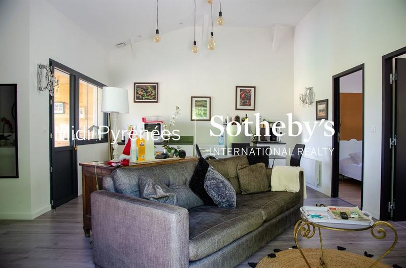 Maison - 300 m² - 11 pièces