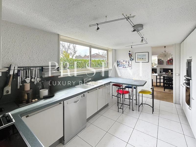 Maison - 209 m² - 6 pièces