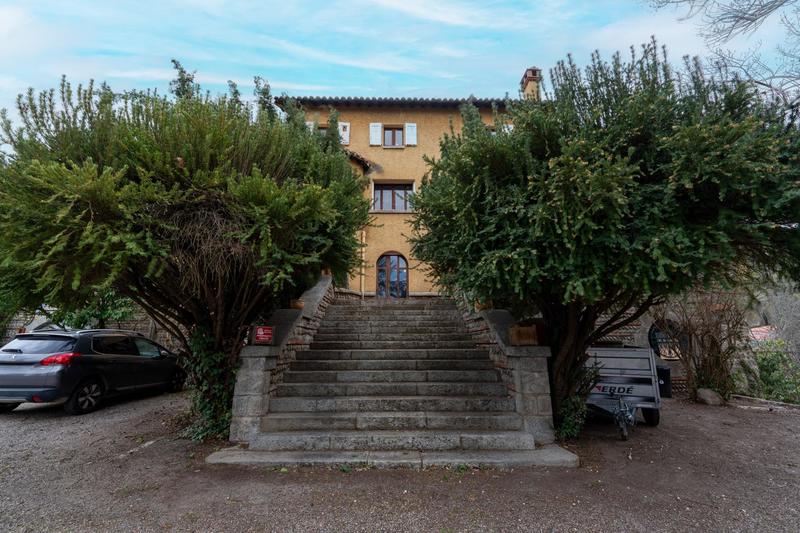 Maison - 421 m² - 14 pièces