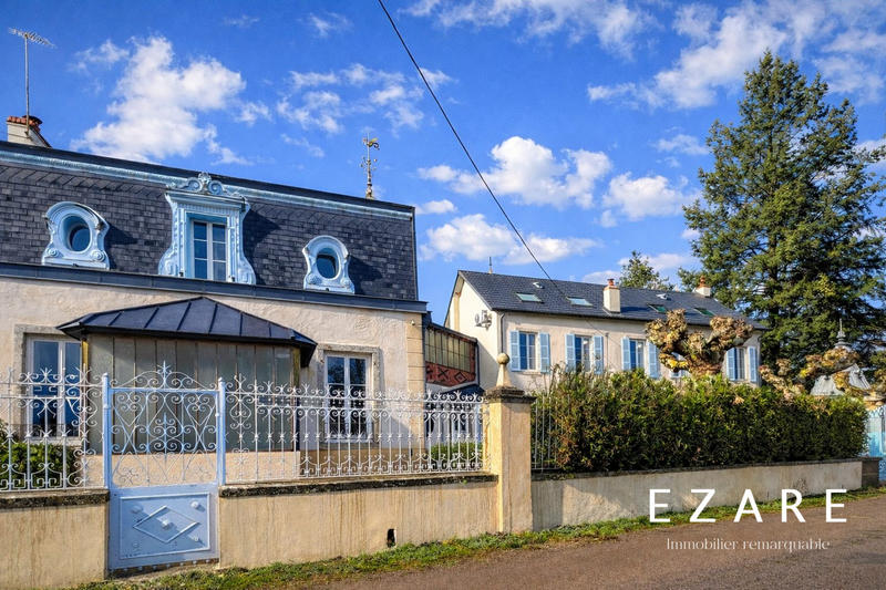 Maison - 351 m² - 10 pièces