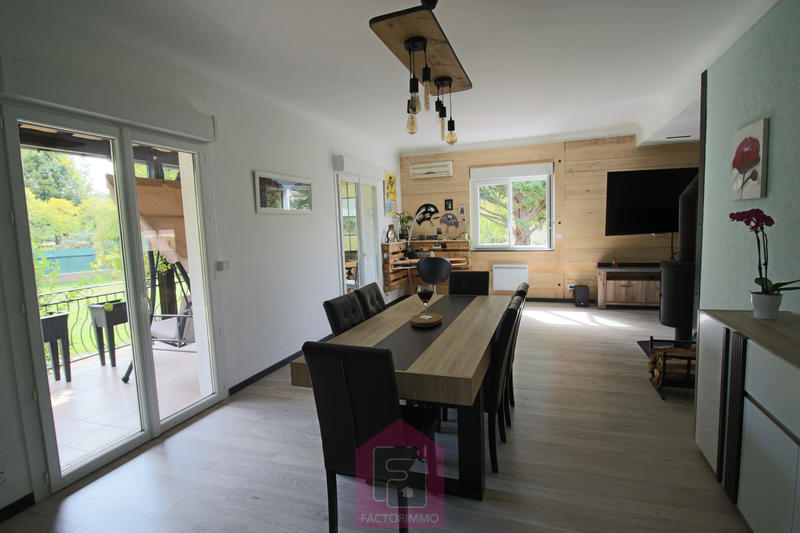 Maison - 190 m² - 8 pièces