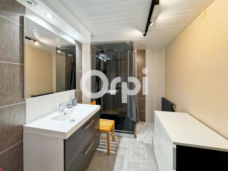 Maison - 226 m² - 9 pièces