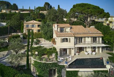 Propriété - 925 m²