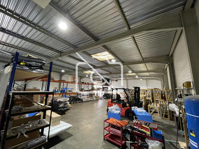 Entrepôt - 827 m²