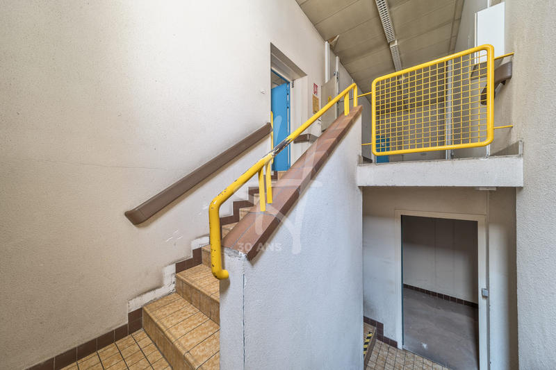Local d'activités - 194 m² - 6 pièces