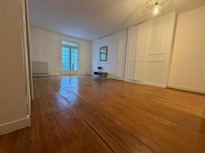 Appartement - 81 m² - 2 pièces