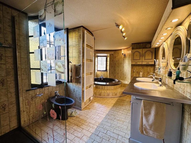 Maison de village - 420 m² - 12 pièces