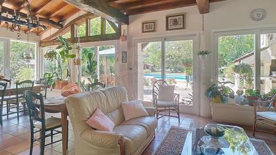 Maison - 275 m² - 9 pièces