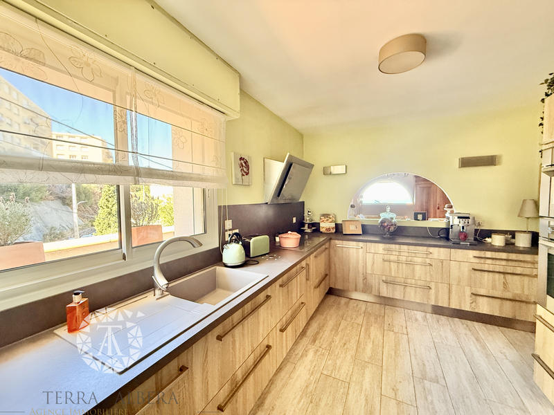 Villa - 254 m² - 10 pièces