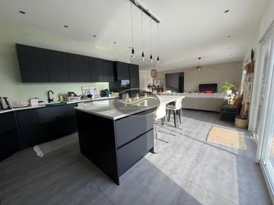 Maison - 176 m² - 5 pièces