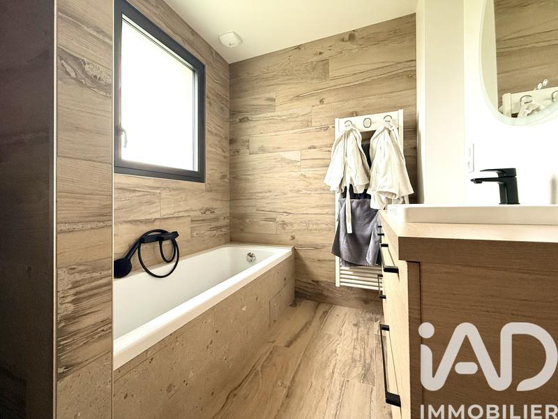 Maison - 96 m² - 5 pièces