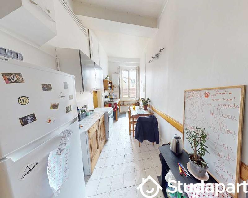 Chambre - 100 m² - 1 pièce