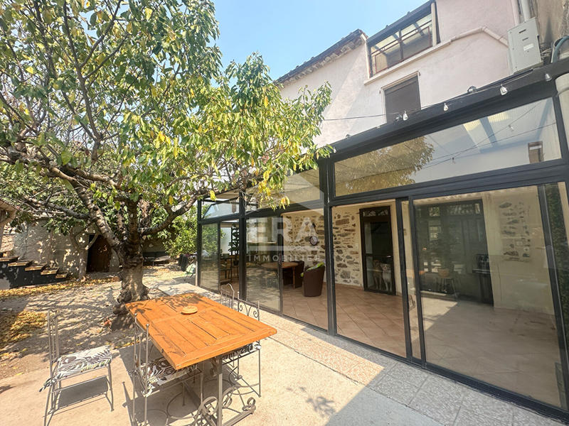 Maison - 245 m² - 11 pièces