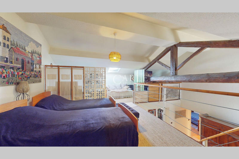 Maison - 330 m² - 8 pièces