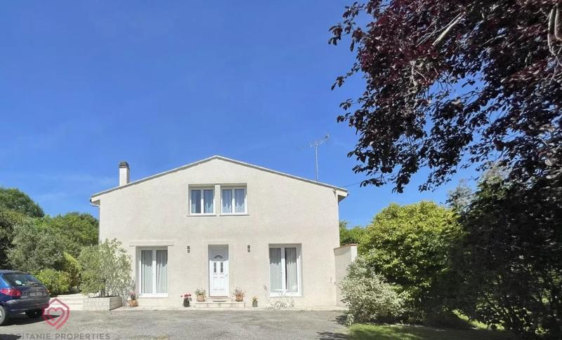 Maison - 163 m² - 8 pièces