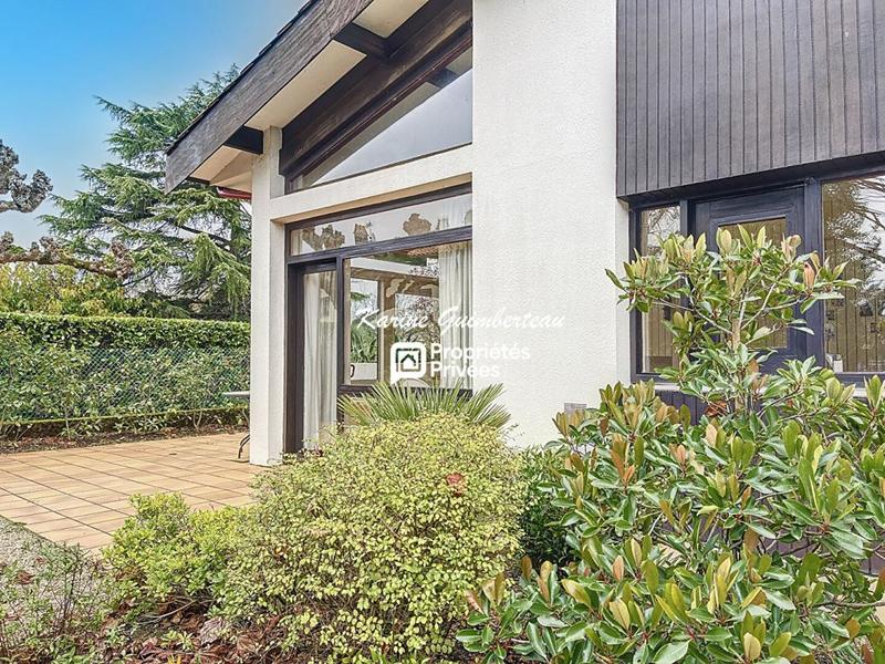 Villa - 213 m² - 6 pièces