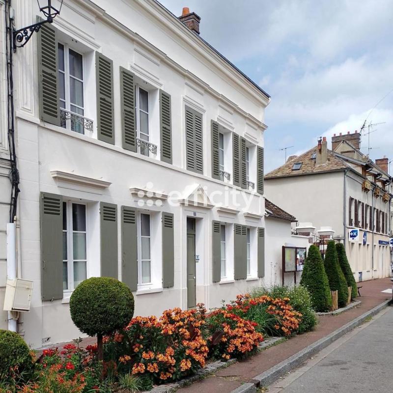 Maison - 220 m² - 8 pièces