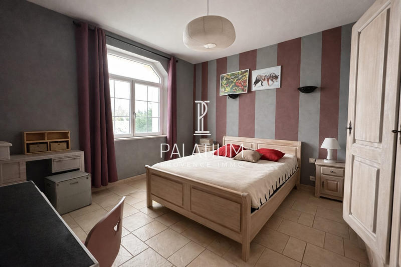 Maison - 251 m² - 7 pièces