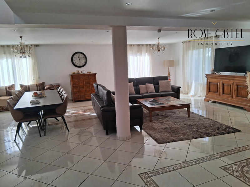 Maison - 221 m² - 6 pièces