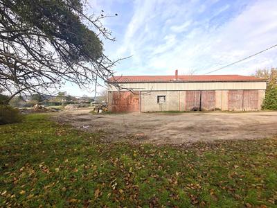 Entrepôt - 2 700 m²