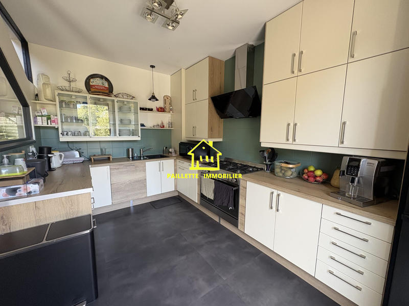 Maison - 201 m² - 6 pièces