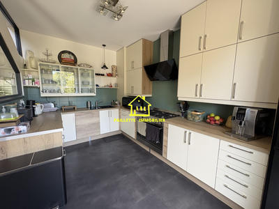 Maison - 201 m² - 6 pièces