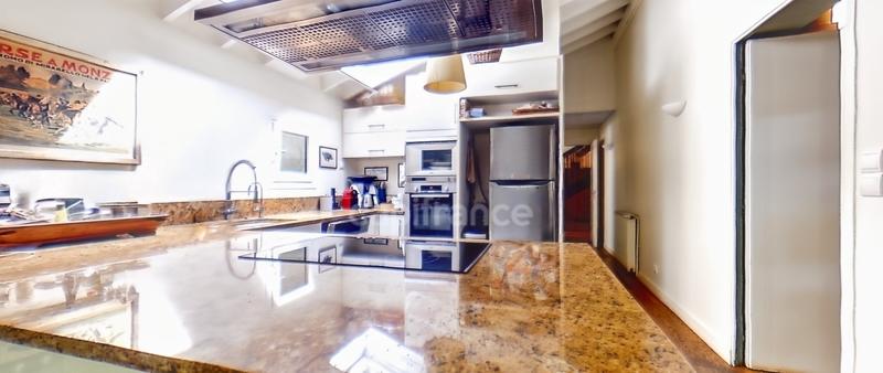 Propriété - 233 m² - 7 pièces