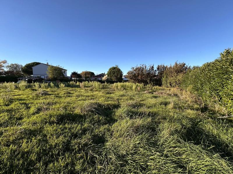 Terrain constructible - 1 670 m²