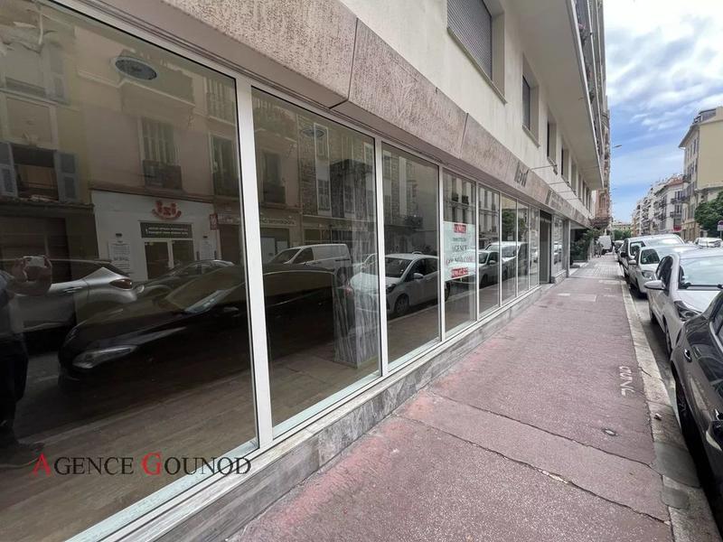 Local commercial - 185 m² - 10 pièces