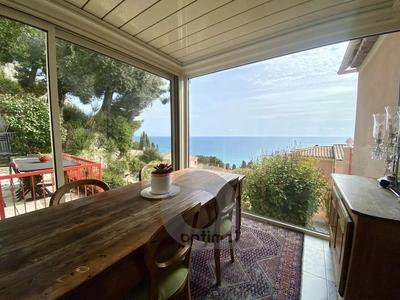 Maison jumelée - 94 m² - 5 pièces