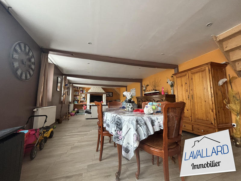 Maison - 233 m² - 7 pièces