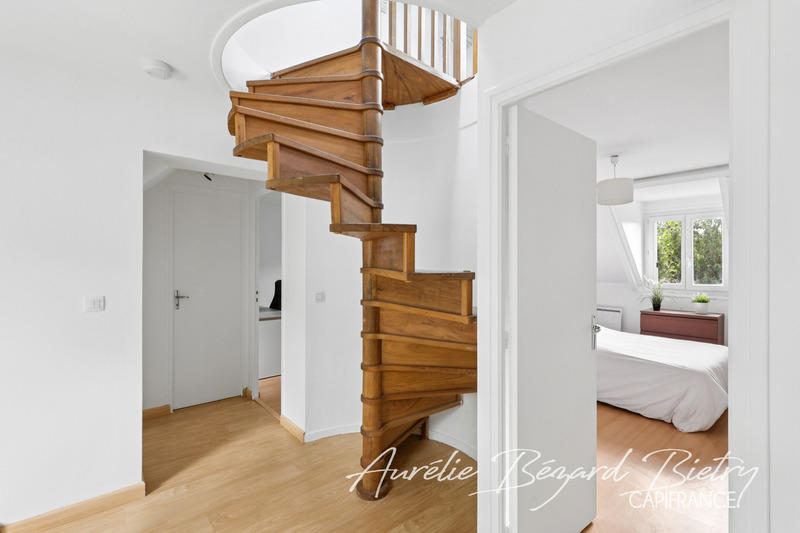 Maison - 181 m² - 8 pièces