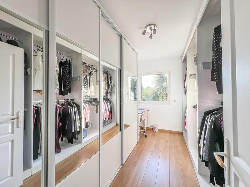 Maison traditionnelle - 363 m² - 10 pièces