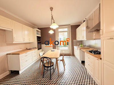 Maison - 230 m² - 7 pièces