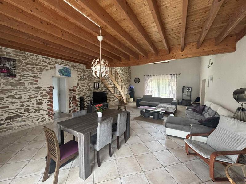 Maison - 187 m² - 7 pièces