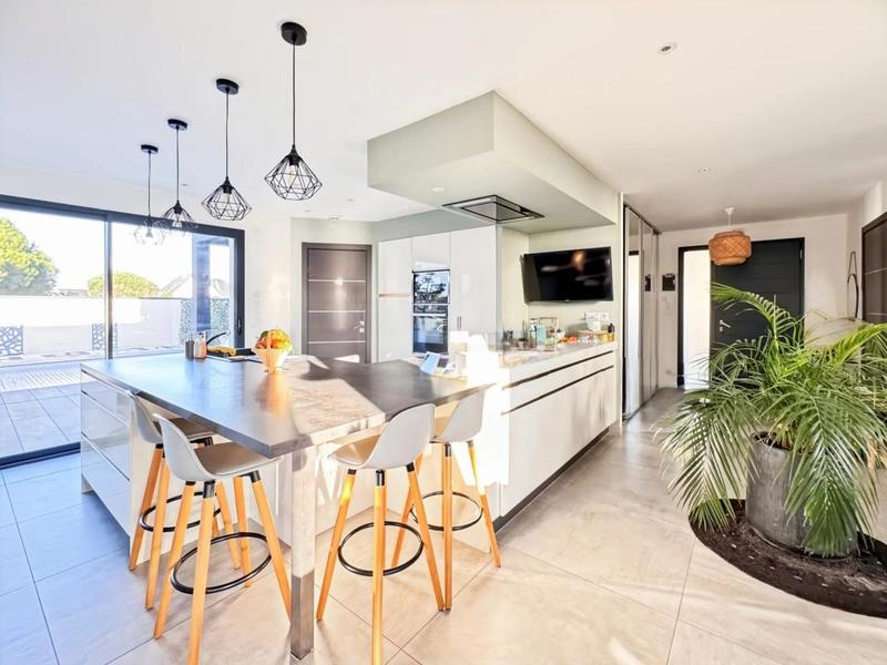 Maison - 168 m² - 7 pièces