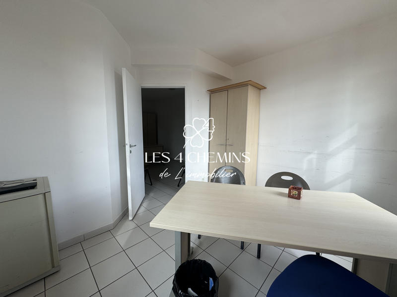 Local commercial - 77 m² - 4 pièces