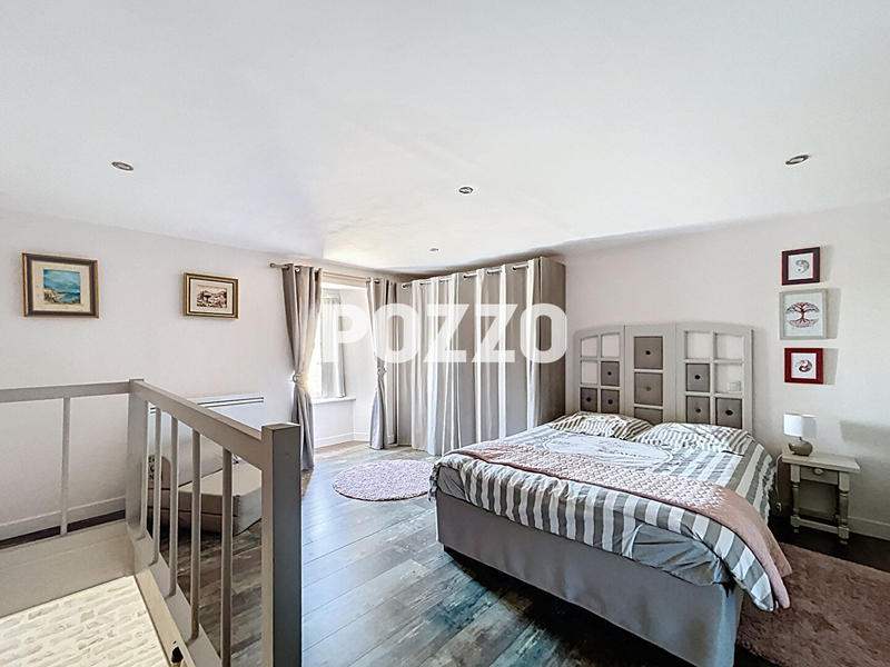 Maison - 192 m² - 9 pièces