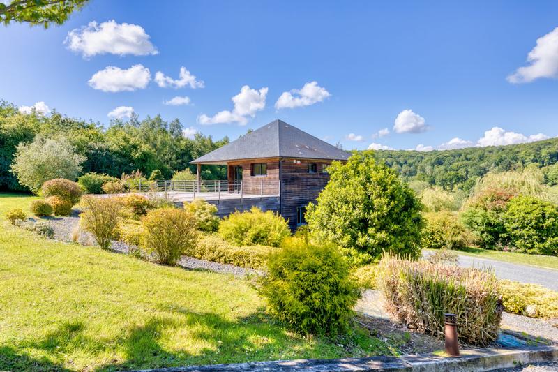 Maison contemporaine - 261 m² - 7 pièces