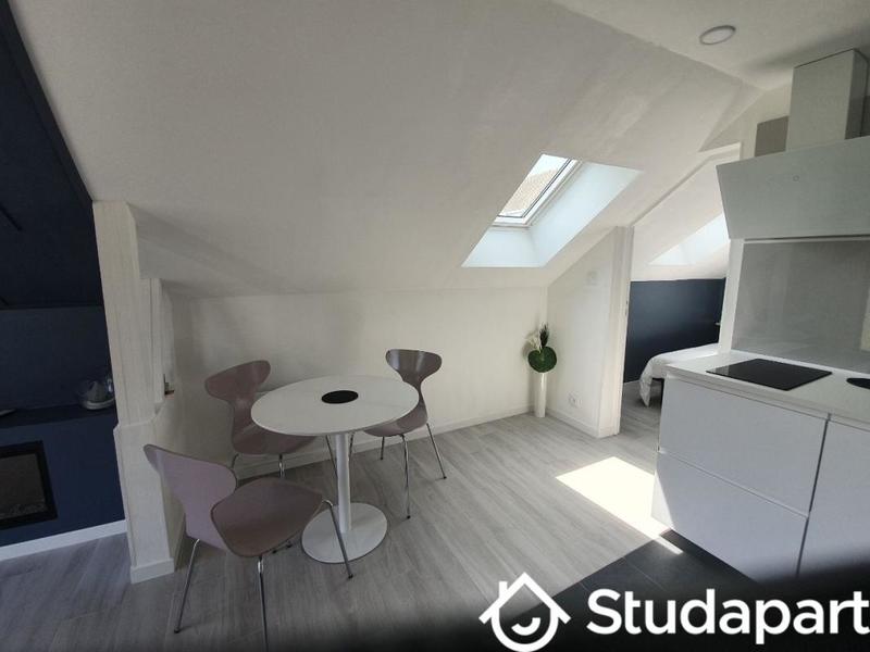 Chambre - 10 m² - 1 pièce