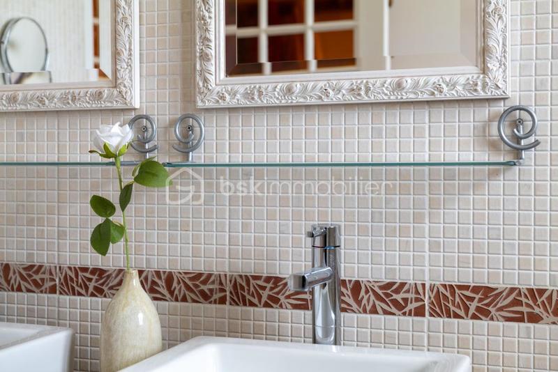 Maison - 170 m² - 9 pièces