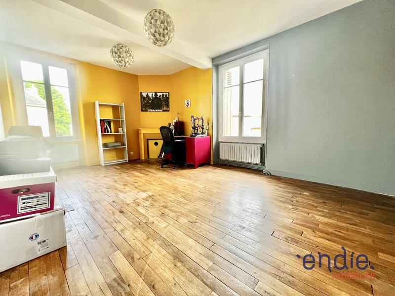 Maison - 258 m² - 9 pièces