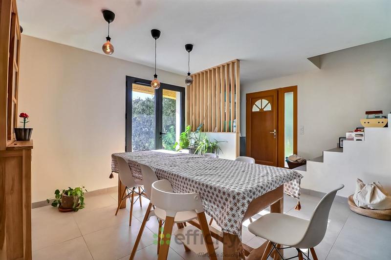 Maison - 250 m² - 9 pièces