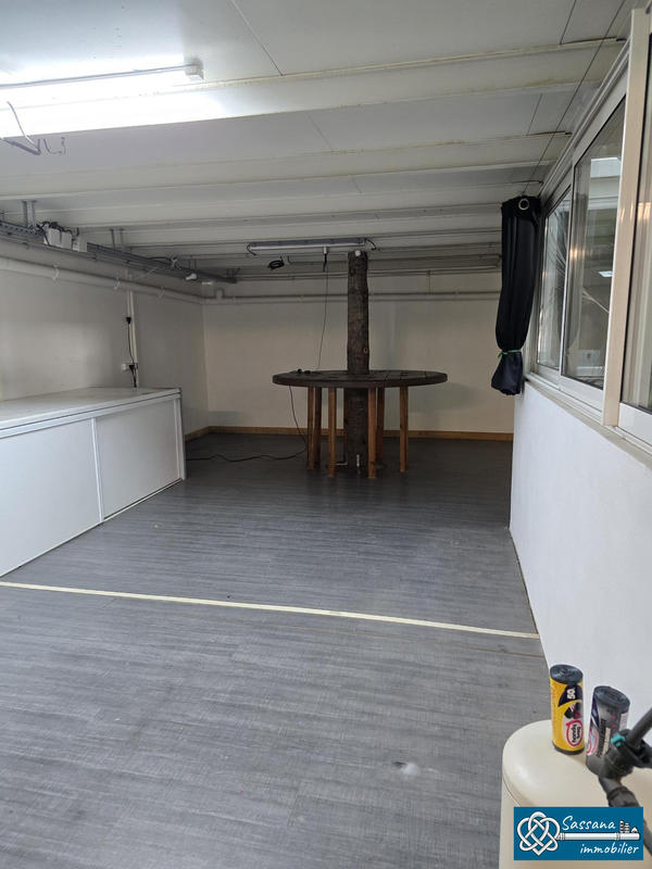 Local commercial - 336 m² - 9 pièces