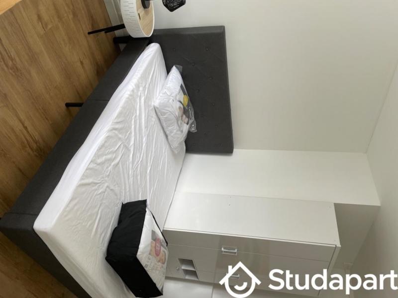 Chambre - 11 m² - 1 pièce