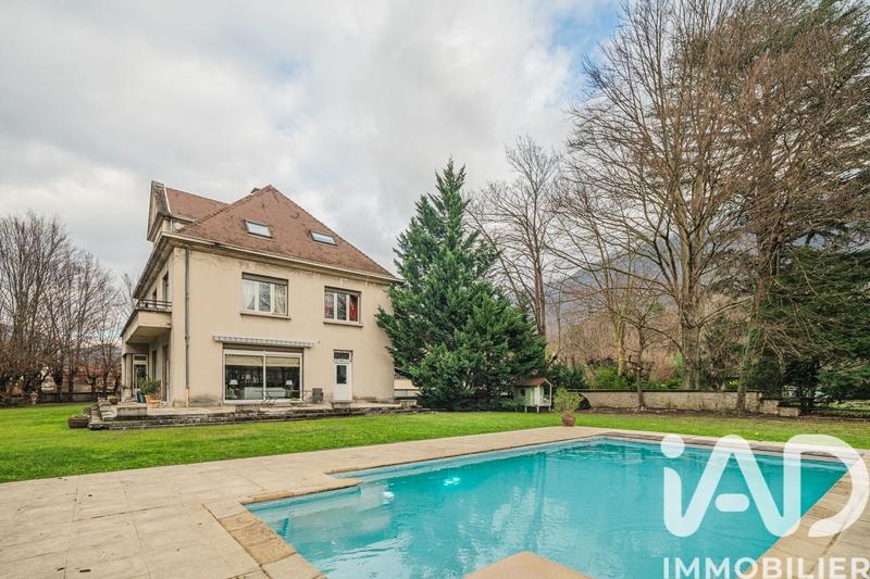 Maison - 369 m² - 9 pièces