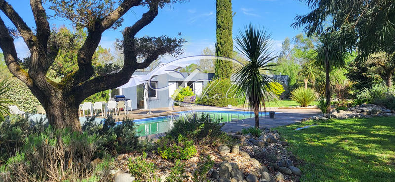 Maison contemporaine - 307 m² - 7 pièces