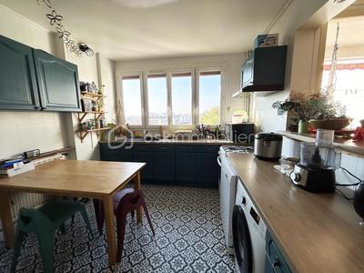 Appartement - 84 m² - 4 pièces