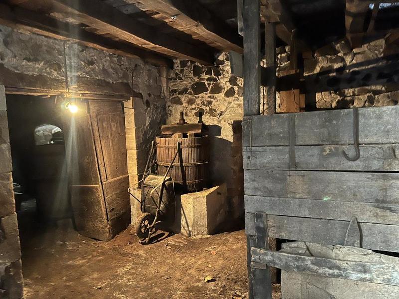 Immeuble - 1 m² - 7 pièces